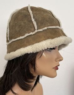 UGG Sheraling Sheep Skin Bucket Hat Leather Tan Designer Fashion Winter Fur Chic | eBay Winter Outfit Accessories, Leather Bucket Hat, Style Bucket Hat, Ebay Fashion, Cream Bags, Fall Hats, Winter Chic, Fur Hat, Leather Bucket