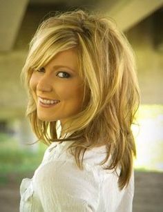 medium length layered hairstyles | part - long shag - blonde hair | Hair styles...only brunette for me Edgy Bob, Bangs Ideas, Long Layer, Skirt Diy, Layered Bobs, Shaggy Haircuts, Shag Hairstyles, Ashley Tisdale