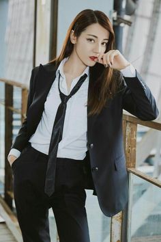 Woman In Suit, Woman Suit Fashion, Work Outfits Women, Suit Fashion, Model Poses, Ulzzang Girl, Classy Outfits, Suits For Women, Asian Beauty