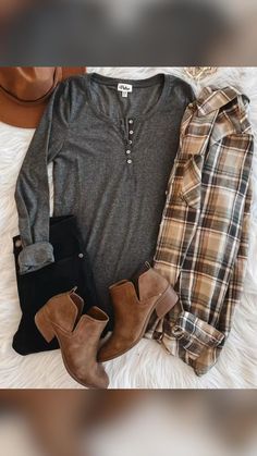 Getting Ready For Fall, Stylish Outfits For Women Over 50, Comfy Clothing, Henley Long Sleeve, Transition Outfits, Ready For Fall, Fashion Hacks Clothes, Cute Fall Outfits, I Love A