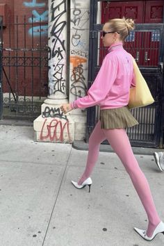 Colored Tights Outfit, Pink Tights, Stockings Outfit, Fest Outfits, Colored Tights, Tights Outfit, Mode Inspo, Pink Outfits