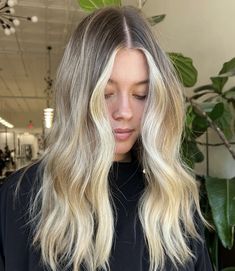 Blonde Balayage Money Piece Straight, Root Melt Money Piece, Blonde Hair Peekaboo Highlights, Blond Balayage With Money Piece, Bronde Balayage Mid Length Hair, Balayage Hair Ashy Blonde, Blonde Hair Brown Roots Money Piece, High And Low Lights Hair Blonde Face Framing, Mid Blonde Balayage