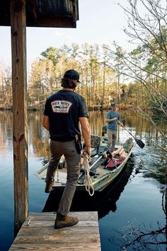 Mens Shirt Styling, Summer Rugged Style Men, Mens Fishing Outfits, Vintage Hunting Clothes, Rugged Aesthetic Men, Southern Mens Style Country, Men’s Outdoor Style, Country Men Style, Outdoor Mens Style