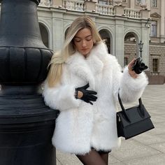 White Fur Outfits Women, White Fur Coat Outfit Casual, Faux Fur Coat Outfit Winter Chic, Balkan Outfit, Fur Coat With Dress, Fur Outfits Women, Winter Fur Outfits, White Fur Outfit, White Outfit Winter