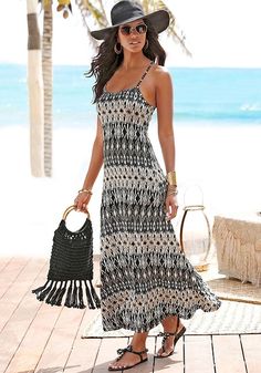 Strap Maxi Dress, Spaghetti Strap Maxi Dress, Maxi Dress Black, Camisole Dress, Maxi Robes, St Tropez, Printed Maxi, Beach Dress, Womens Maxi Dresses