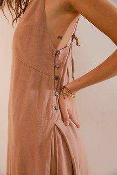 Effortless Dress Outfit, Linen Sewing Projects, Linen Clothes Patterns, Lake Victoria, Free People Aesthetic, Trapeze Silhouette, Natural Linen Dress, Midi Dress Style, Linen Clothing