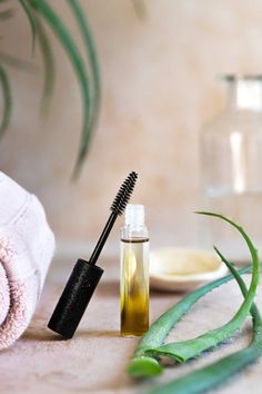 Eyelash Growth Serum Diy, Homemade Lash Serum, Diy Lash Serum, Eyelash Serum Diy, Grow Eyelashes Naturally, Eyelash Growth Diy, Diy Eyelash Growth Serum, Diy Natural Beauty Recipes, Lash Conditioner