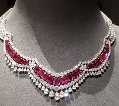 Luxury Ruby Diamond Necklace With Diamond Accents, Luxury Ruby Necklace With Sparkling Stones, Luxury Ruby Necklace With Brilliant Cut, Luxury Hand-set Ruby Diamond Necklace, Luxury Exquisite Ruby Necklace, Diamond Necklace Set, Bridal Makeup Looks, Fancy Diamonds, Chic Jewelry