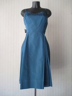 "Oariginal ustom made 50s satin dress. Teal coloured. Spaghetti straps. Close fitting on bust and wide bottom with pleats (pic.1). Back tail (pic.3). Party dress. Mint conditions. It fits size 6-8 US Size 38-40 EU Measurements: (lay flat and double chest and waist)) Chest 37.7\" waist 29\" length (from armpit) 32.2\" Bel vestito da cerimonia anni 50 color verde petrolio, con spallini. Fatto su misura, veste una taglia 44 ca. Stretto in vita e ampio con pieghe sotto. Dietro ha un pezzo di tessuto Twiggy Fashion, Party Dress Cocktail, Dress Mint, Dress Cocktail, It Fits, Satin Dress, Dress Party, Teal Colors, Dress Clothes For Women