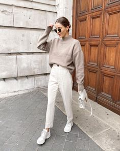 Nadia Anya, Brunch Outfit, Spring Outfits Casual, Mode Inspiration, White Pants, Winter Fashion Outfits, Fall Winter Outfits