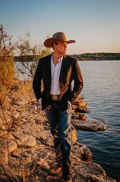 Men Vaquero Outfits, Western Men Outfits Wedding, Cowboy Wear For Men, Business Cowboy Attire, Mens Dressy Cowboy Outfit, Jeans And Sports Coat Wedding