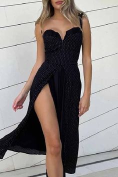 Party Dress With Split Design And Hem, Summer Evening Dress With Split Hem, Black Maxi Dress With Split Hem For Summer, Black Longline Party Dress, Chic Longline Maxi Dress For Party, Chic Midi Dress With Split Design And V-neck, Black Summer Dresses With Split Design, Chic Midi Dress With V-neck And Split Design, Black Split Dress For Party