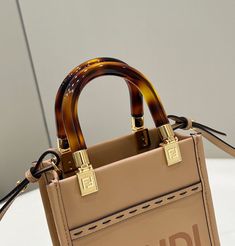 Size: 2803cm*7cm*9cm It comes with Dust box, Care manual, Tag, and Paper bag. Fendi Sunshine, Light Brown Leather, Tone On Tone, Shopper Bag, Bags Designer Fashion, Exclusive Bag, New Bag, Fashion Handbags, Bag Making