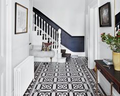 stairs as accent wall - Google Search Painting Stairs Ideas, Stair Paint, Chalet Living Room, Small Apartment Dining Room, Painting Stairs, Half Painted Walls, Tiled Staircase, Stair Paneling, White Staircase