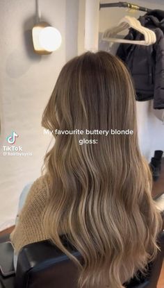 Boho Beauty: Effortless Hairstyles with a Bohemian Twist Blonde Light Brown Hair, Light Brunette Hair, Bohemian Twist, Highlights Ombre, Balayage Hair Color, Bronde Hair, Summer Balayage, Brunette Hair With Highlights