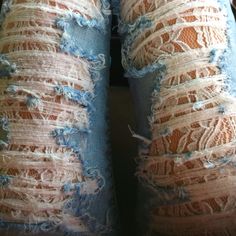 Ripped Leggings Outfit, Ripped Jeans Aesthetic, It Girl Wishlist, Diy Distressed Jeans, Inspo Vision Board, Diy Ripped Jeans, Tattered Jeans, Girl Wishlist, Jeans Aesthetic