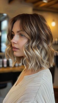 Short Hair Styles Ombre, Shoulder Length Hair Wavy Natural Blonde, Wavy For Short Hair, Curly Short Hair Balayage, Textured Waves Short Hair, Wavy Hair On Short Hair, Wavy Hair Haircut Short, Beach Waved Bob, Short Wavy Hair Balayage