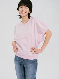 Details: Low saturation light pink splicing T-shirt Round neck, ribbed hem Slightly closed cuffs and elasticated hem Short fit Materials & Care: Cotton 100% Hand wash | Dry clean Do not bleach Size & Fit: Model is 5'7", Bust 32, Waist 24, Hips 35, wearing a size S Item #: WM2TE31 Sporty T-shirt With Ribbed Cuffs For Spring, Sporty Spring T-shirt With Ribbed Cuffs, Oversized Pink Top With Ribbed Neckline, Spring Relaxed Fit T-shirt With Ribbed Cuffs, Short Sleeve Tops With Ribbed Cuffs For Loungewear, Trendy Pink Tops With Ribbed Cuffs, Sporty Pink Tops With Relaxed Fit, Spring T-shirt With Relaxed Fit And Ribbed Cuffs, Pink Crew Neck Top With Ribbed Neckline