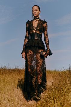 Alexander Mcqueen Resort, Chanel Resort, Zoe Kravitz, Armani Prive, Black Lace Dress, Kate Moss, Mode Inspiration