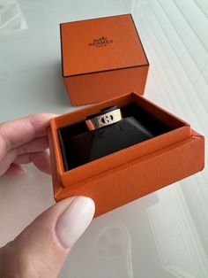 Preloved HERMES H D'Ancre Ring Rose Gold, Small Model Size: 54/ US: 6 Condition: Very good. Hairline scratches with a larger scratch at the bottom of the ring. Comes with box and ribbon Hermes Paris, Ring Rose Gold, The Ring, Rose Gold Ring, Jewelry Watches, Jewelry Rings, Fine Jewelry, Ribbon, Rose Gold