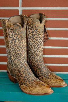 Cheetah print cowgirl boots. These would be what my mother would want! Me-oooww! Cheetah Boots, Texas Girls, Boot Fits, Leopard Boots, Animal Print Fashion, Boot Print, Fabulous Shoes, Cowgirl Style