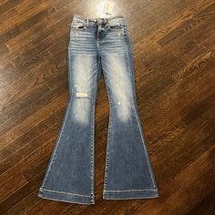 Never Worn Flare Jeans! With The Tag! 90s Flare Jeans Outfit, 90s Flare Jeans, Outfit Staples, Store Jeans, Flare Jeans Outfit, Casual Country Outfits, Wallflower Jeans, Cowgirl Jeans, Jeans Flared