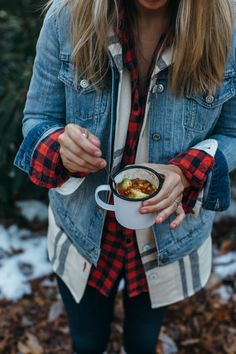 Love the idea of a jean jacket over plaid in this fashion inspiration #myaltparty #altlovesmaurices Camping Outfits Winter, Outfit With Flannel, Fall Camping Outfits, Flannel Shirt Outfit, Climbing Outfits, Outdoorsy Style, Fall Camping, Camping Checklist, Camping Outfits