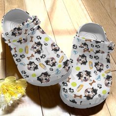 The Dog Clog Australian Shepherd V1n Clogs Clogsband Clog is the ultimate footwear for dog lovers! These clogs feature a Fashion In 2023, Crocs Footwear, Crocs Outfit, Crocs Ideas, Crocband Clog, Custom Crocs, Crocs Clog, Husky Lover, Crocs Crocband