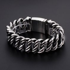 This men's on-hand chain wrist bracelet is the destination while hunting down the grand bracelet to enhance your look. This classic style bracelet bears a gorgeous geometric pattern design and a stainless steel finish that lends an elegant look and feel. This metal chain also has a hidden safety clamp that adds to the luxurious look.Specifications Width: 22MM Weight: 145G Style: Classic Shape\pattern: Geometric Origin: Mainland China Model Number: 79015 Metals Type: Stainless Steel Mens Bracelets 2018: Jewelry Mens Bracelets: Bracelets For Men Material: Metal Item Type: Bracelets Hand Chain: Bracelet Male Gender: Men Function: Other Fine or Fashion: Fashion Compatibility: All Compatible Clasp Type: Hidden-safety-clasp Chain Type: Link Chain Brand Name: GeraldBlack Bracelets Type: Chain & L Adjustable Durable Silver Bracelet, Classic Durable Silver Jewelry, Durable Chain Link Bracelet As Gift, Durable Chain Link Bracelet Gift, Durable Chain Link Bracelet For Gift, Durable Classic Stainless Steel Jewelry, Bike Jewelry, Male Gender, Mens Bracelets