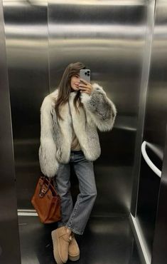 Uggs Outfits, Dinner Outfit Casual, Latina Outfits, Stile Hijab, Estilo Indie, Mode Zara, Winter Fashion Outfits Casual, Uggs Outfit