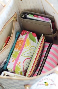 I'm sharing a few quick tips for how to clean out and organize your purse so you can always find what you need, when you need it. Purse Cleaning, Back To University, Organizing Challenges, Organize My Life, What's In My Bag, What In My Bag, Organized Life, Cleaning Organization, Cleaning And Organizing