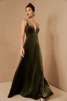 Green Velvet Maxi Dress, Green Dress Accessories, Embroidered Dress Formal, Glacier Wedding, Velvet Clothes, Velvet Maxi Dress, Velvet Maxi, Velvet Gown, Jenny Yoo