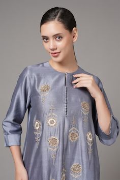 Steel grey kurta with placement floral embroidery. Paired with a pant. - Aza Fashions Festive Embellished Straight Kurta Top, Diwali Traditional Straight Kurta With Embroidery, Embroidered Sets For Wedding And Eid, Grey Kurta, Women Kurta, Straight Kurta, Steel Grey, Set Women, Pant Set