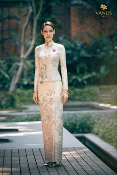 Baju Raya Ideas Fashion, Thailand Dress, Thai Silk Dresses, Casual Bridal Dress, Kebaya Dress, Chinese Style Dress, Traditional Dresses Designs