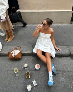 18 European Summer Outfits to Copy for Your Travels Abroad Comfortable Europe Outfits, Spring In The City Outfits, Chic European Fashion, European Going Out Outfit, London Fits Summer, French Outfits Summer, Florence Outfits Summer, Croatia Aesthetic Outfit, Summer Switzerland Outfits