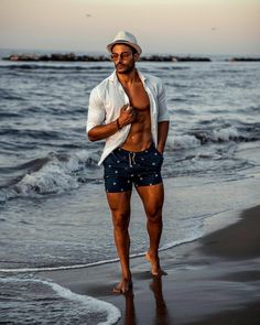 Mens Beach Style, Beach Outfit Men, Hawaii Outfits, Mens Summer Outfits, Mens Casual Outfits Summer, Men's Swimwear, Beach Photography Poses, Beach Wear Men, Mens Fashion Casual Outfits