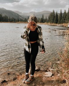 Banff Outfit Summer, Fall Camping Outfits, Hiking Outfits Summer, Winter Camping Outfits, Trail Outfits, Fall Hiking Outfits, Outdoorsy Outfits, Wander Outfit, Fall Hiking Outfits For Women