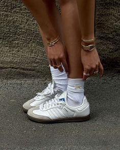 kylie francis - x Samba Classic, Foto Tips, Shoe Inspo, Pretty Shoes, Dream Shoes, White Adidas