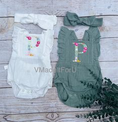 Get your little one ready for the warmer seasons in style! These personalized double gauze rompers are perfect for any casual occasion. And they also make great presents for upcoming  baby showers!  First Initial is embroidered in a floral font like displayed across the front chest.  Our romper comes in different sizes ranging from 0-3 months to 18 months, and it runs true to size although it may shrink a bit. ** Comes with a free headband Material : 100% cotton  Machine Wash COLD, INSIDE OUT & Family Matching Cotton Bubble Romper For Spring, Short Sleeve Bubble Romper For First Birthday In Summer, Playful Short Sleeve Bodysuit For First Birthday, Cute Short Sleeve Onesie For First Birthday, First Birthday Spring Onesie With Short Sleeves, Spring Baptism Cotton Onesie, Embroidered Onesie Girl, Baby Cake Smash, Floral Font