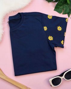 pov: você encontrou as camisetas plus size mais lindas do mundo 💕 • mais informações clique na sacolinha ao lado da foto. 🪩 enviamos para todo Brasil! Disney Hair Bows, Sublimacion Ideas, Disney Hair, Disney T, Disney Tshirts, July 12, Hair Bows, Jade, Cricut