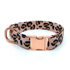 the pink leopard print dog collar has a metal buckle on it's front and side