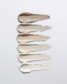 five spoons are lined up on top of each other