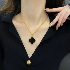 The Clover Necklace features a stunning gold finish and a sleek onyx pendant, adding a touch of elegance to any outfit. The onyx stone is known for its protective and grounding properties, making this necklace both stylish and beneficial. Perfect for everyday wear or special occasions. ADDITIONAL INFORMATION Color: Gold Stone: Onyx Ref. 5423 Material:- 925 Sterling Silver - 18k Gold Plated- 18k Real Gold ( contact us via instagram) Our replica products are committed to quality and color when use Trinity Bracelet, Clover Design, Onyx Pendant, Detailed Jewelry, Clover Necklace, Gold Stone, Onyx Stone, Love Bracelets, Love Necklace