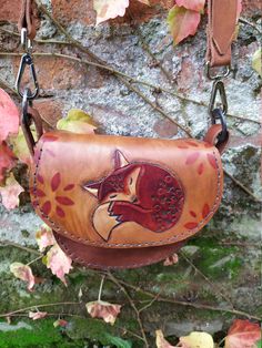 Simple leather bag, with decoration on the front. The decoration is a small sleeping fox. Hand-sewn, made of 2 mm thick leather, 2.5 mm on the front in the decoration area. It is worn on the shoulder with a leather strap on the handles and rings. The leather of the bag is treated with petroleum jelly and hand-dyed with natural leather paints. Leather Satchel With Animal Design, Leather Satchel Shoulder Bag With Animal Design, Leather Shoulder Bag With Animal Design, Autumn Bag, Cosplay Items, Fox Purse, Simple Leather Bag, Fox Bag, Slouchy Bag