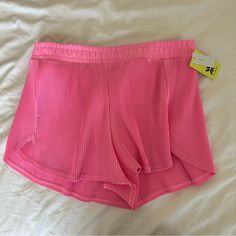 New With Tags Pink Lined Accordion Pleat 2.5” Mid Rise Sold Out Online! Viral Target All In Motion, Pleated Shorts, Shorts Athletic, Athletic Shorts, Pink Color, Womens Bottoms, Mid Rise, Motion, Target