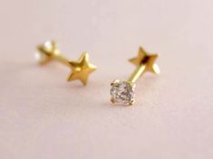 Add a touch of elegance to your jewelry collection with this stunning gold prong stud push-in star flat back stud earring. It can be used as cartilage, conch  and labret piercing. - Material: Implant Grade Titanium - Bar Length: 8mm standard  - Thickness: 18g  - Closure: Push in design. - Can be sold in pair. - Lightweight, perfect for everyday wear. - Waterproof and hypoallergenic. - Perfect for gifting and special occasions. - Please follow our shop for new arrivals, sales & more!   https://mkbodyjewelry.etsy.com Feel free to reach out to us with any questions and we'll be happy to assist you. Gold Cubic Zirconia Piercings For Gift, Elegant Gold Star Piercings, Piercing Conch, Ear Piercing Jewelry, Labret Piercing, Flat Back Earrings, Conch Piercing, Cartilage Piercing, Ear Piercing