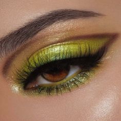 Forest Eye Makeup, Soft Green Makeup Looks, Cool Eye Looks, Fun Easy Makeup, Colored Eyeshadow Looks, Green Eye Shadow Looks, Cute Makeup Looks Colorful, Colorful Makeup Aesthetic, Color Eyeshadow Looks