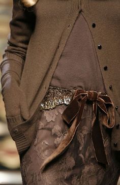 Brown Shade, Brown Velvet, Mode Inspiration, Brown Fashion, Corsets, Coco Chanel, Street Styles, Fashion Details, Look Fashion