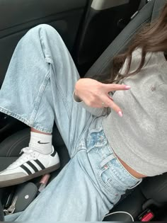 - adidas sambas (white) - h&m baggy wide low jeans (light denim blue) - brandy melville shirt (gray)                                     #ootd #adidas #sambas #fit #basic #brandy Gray Shirt Outfit, Blue Denim Jeans Outfit, Light Jeans Outfit, Light Blue Jeans Outfit, Project 50, Jean Beige, Low Jeans, Samba Outfit, Look Legging