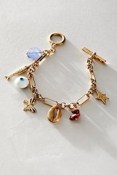 Just as effortless as it is essential, this super cool bracelet is featured in a versatile, vintage-inspired style with defined link chain and funky dangle charm detailing to add a fun finishing touch to absolutely any ‘fit. | Charmed Life Bracelet by Free People in Gold Chunky Gold Jewelry, Chunky Charm Bracelet, Vintage Charm Bracelet, Luxe Jewelry, Diy Charm Bracelet, Jewelry Accessories Ideas, Gold Charm Bracelet, Jewelry Essentials, Funky Jewelry